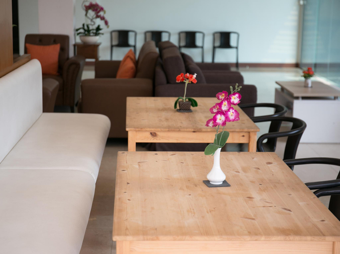 Food & Drinks 5, B2 Sriracha Premier Hotel, Si Racha