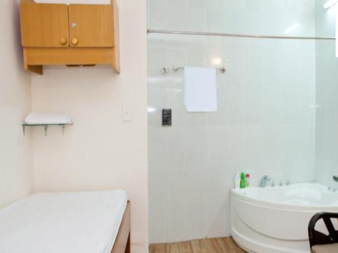 Bathroom 4, Bamboo Green Riverside Hotel, Da Nang