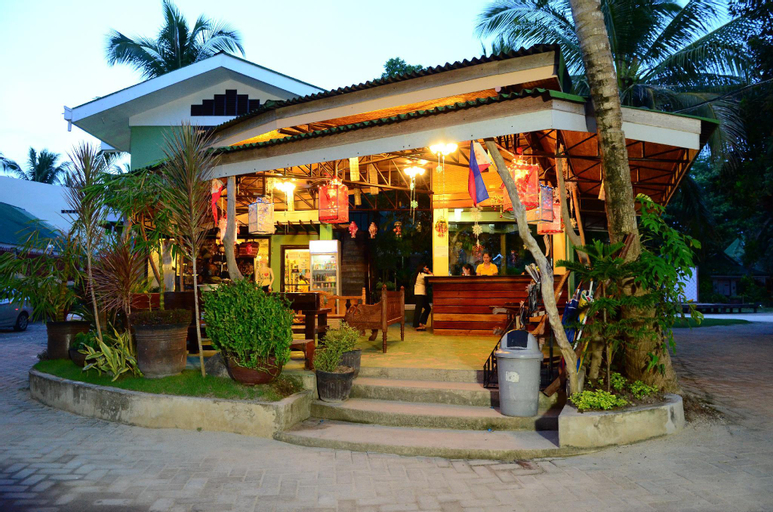 Dumaluan Beach Resort, Carmen