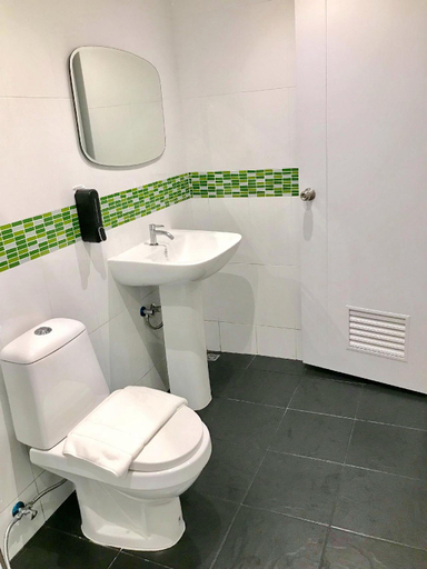 Bathroom 5, Resort M - BTS Chong Nonsi, Bang Rak