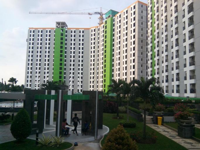 Apartment Green Lake View by Hexa Room, South Tangerang