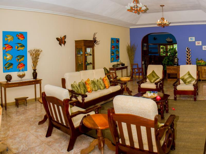 Others 5, Villa Rafia