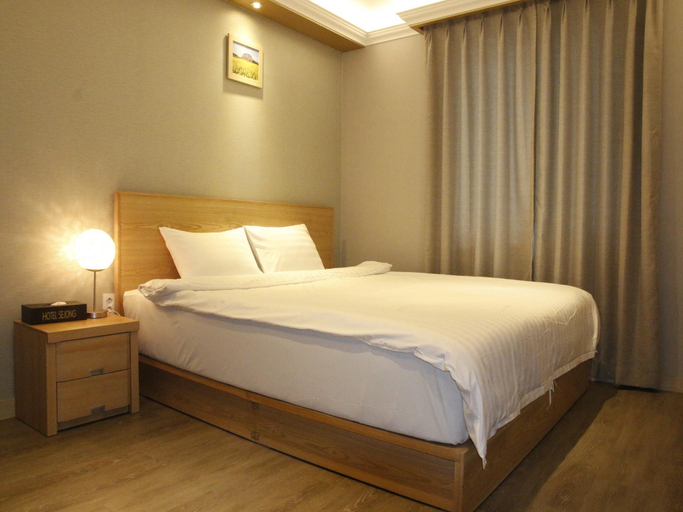 Bedroom, Jeju Sejong Hotel, Jeju