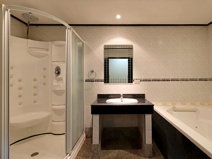 Bathroom 3, Angus O'Tool's Irish Pub Guesthouse, Phuket Island