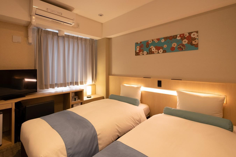 Bedroom 3, Shinsaibashi Higashi Crystal Hotel, Osaka