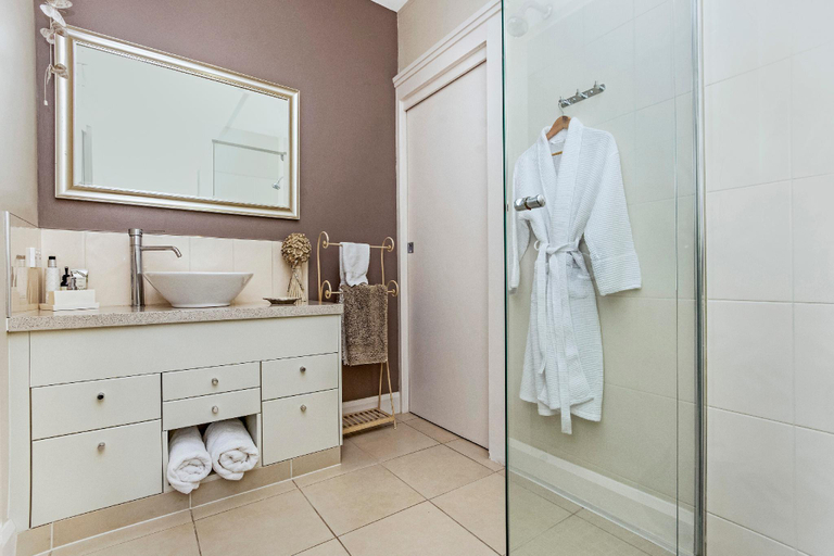 Bathroom 4, Topiary Haven Bed & Breakfast, Launceston - Pt B