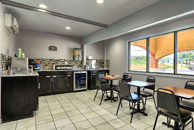 Others 5, Econo Lodge Austin South, Travis