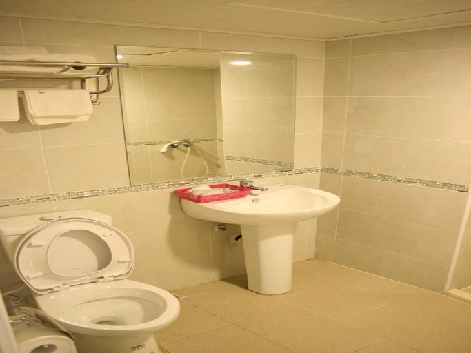 Bathroom, Chuline Hotel, Hualien