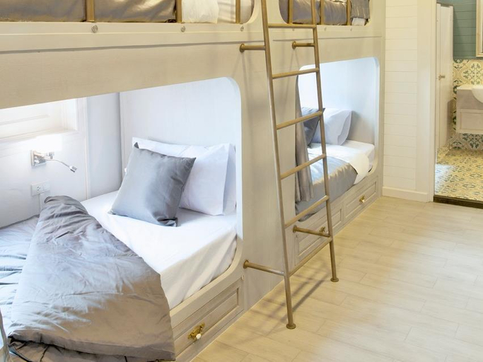 Bedroom 3, Golden Mountain Hostel, Pom Pram Sattru