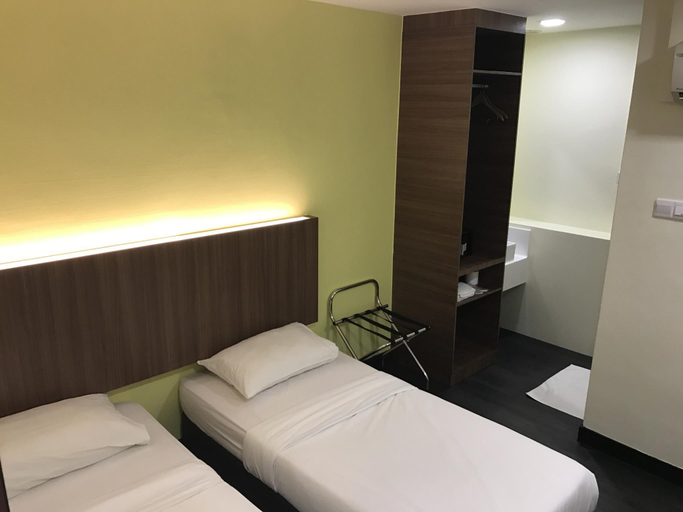 Bedroom 2, Golden Royal Hotel, Singapore