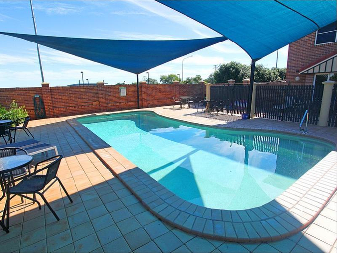 Sport & Beauty 2, Cotswold Motor Inn, Toowoomba - North-East