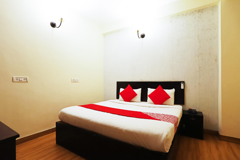 Bedroom, Livin Hub, Gautam Buddha Nagar