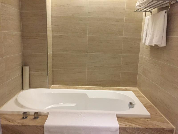 Bathroom 5, Grand Royal Hotel, Miaoli