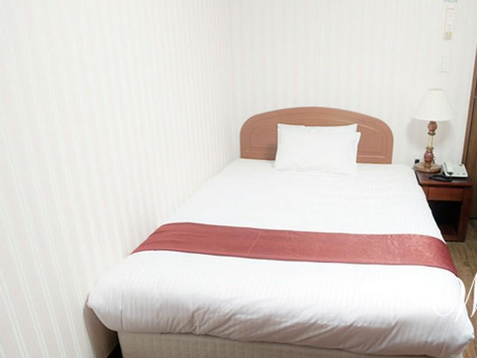 Bedroom 5, Gwang Jang Hotel, Dong