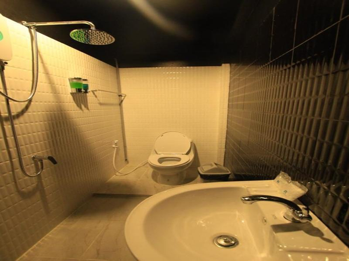 Bathroom, Your Hostel, Mueang Krabi