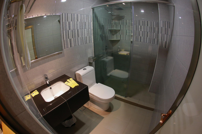 Bathroom, Pantai Regal Hotel, Kuantan