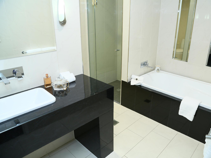 Bathroom 5, Springfield Lakes Boutique Hotel, Ipswich - East