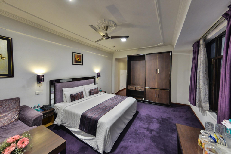 Bedroom, Batra Hotel and Residences, Srinagar