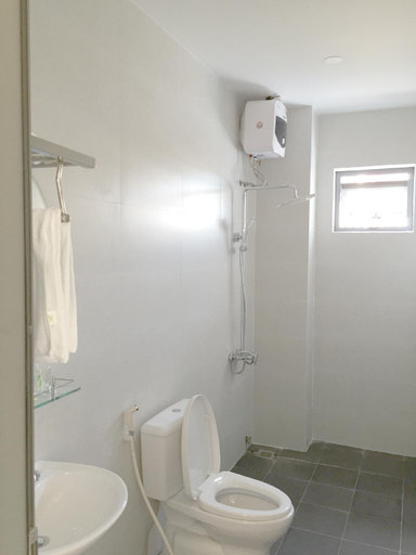 Bathroom 5, Candy Inn Hue, Huế