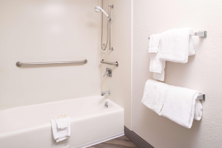 Bathroom 4, Will Rogers Inn, Rogers