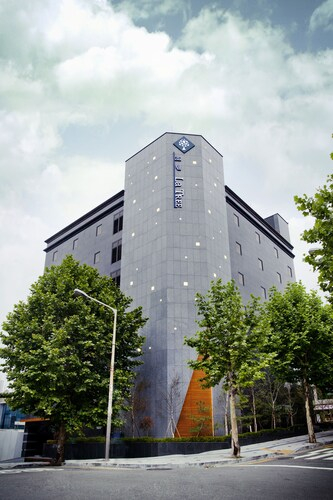 Hotel La Tree, Namdong