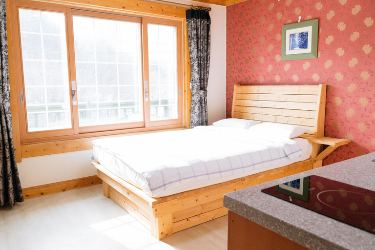 Bedroom 3, Goodstay White Cabin Pension, Pyeongchang