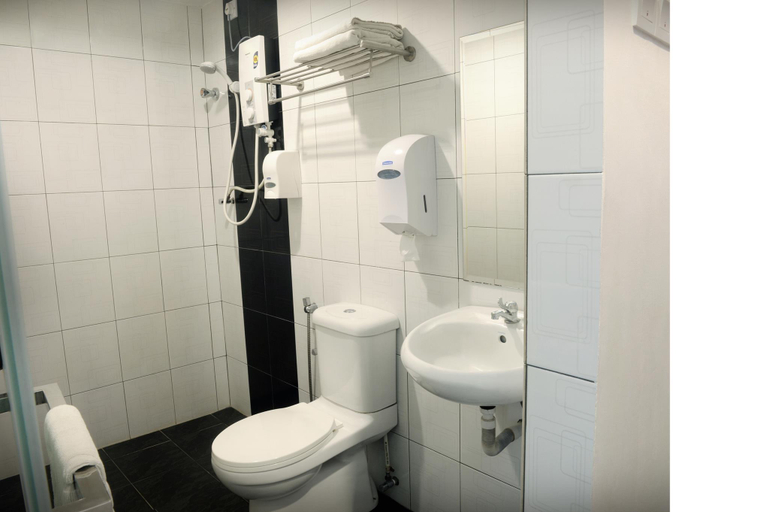 Bathroom 3, Brezza Hotel Lumut, Manjung