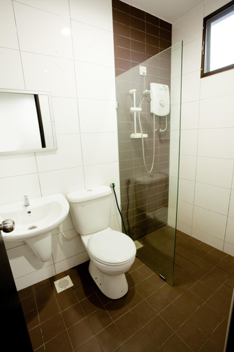 Bathroom, West Inn Motel, Larut and Matang