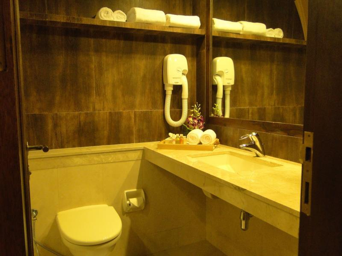 Bathroom 4, Sai Palace Hotel, Mumbai Suburban