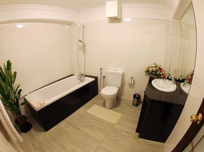 Bathroom 4, Cafe Aroma Inn, K.F.G. & G. Korale