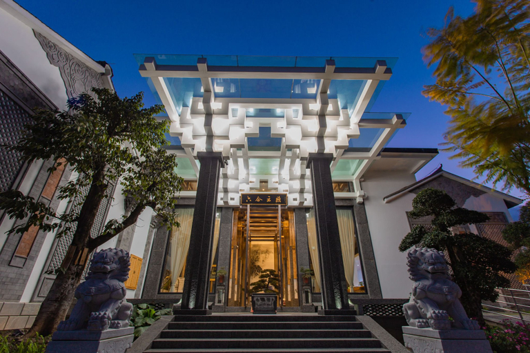 Exterior & Views