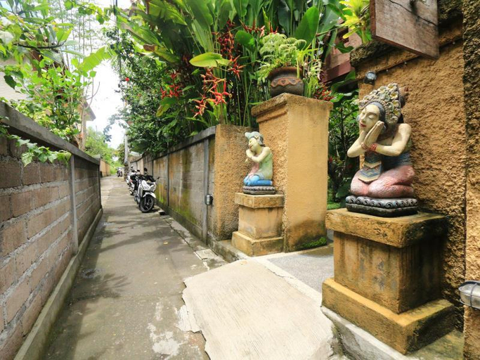 Public Area, Frangipani Bungalow, Gianyar