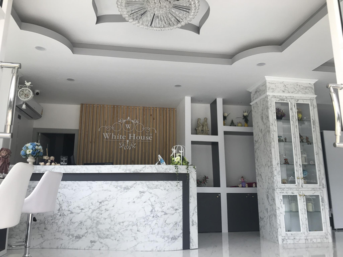 Public Area 4, white house , Muang Phangnga
