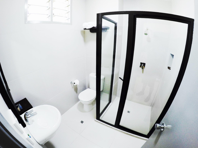 Bathroom, Hotel Oasis, Ba