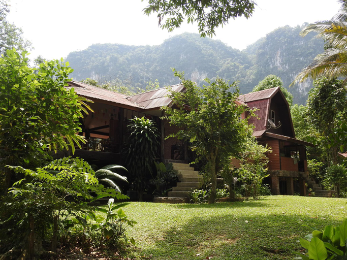 Public Area, Khao Sok Nature Resort, Phanom
