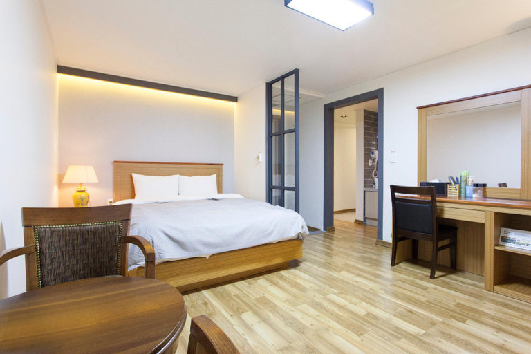 Bedroom, The Hotel Business Gangneung, Gangneung
