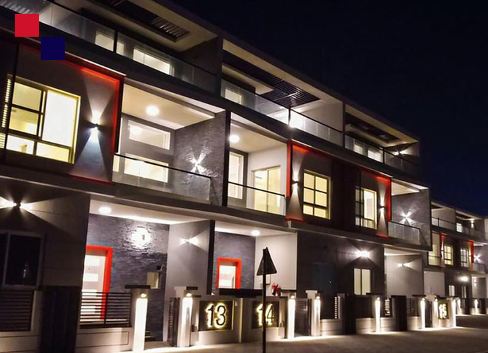 Exterior & Views