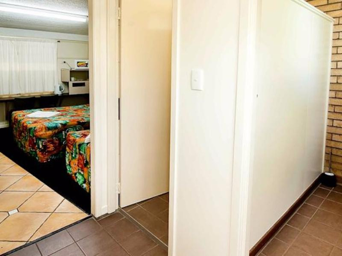 Public Area 3, Paradise Motel, Mackay - Pt A
