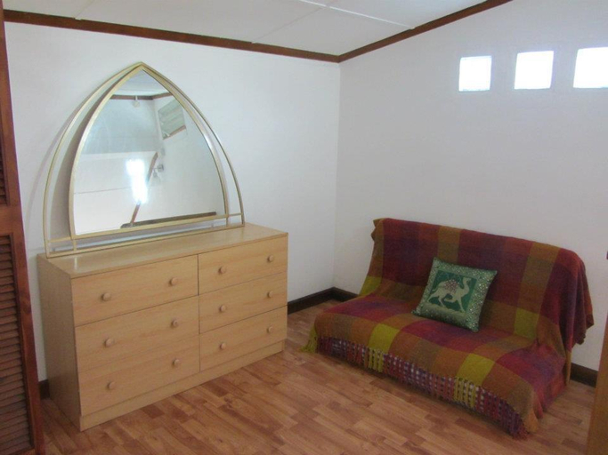 Bedroom 5, Lemongrass Lodge
