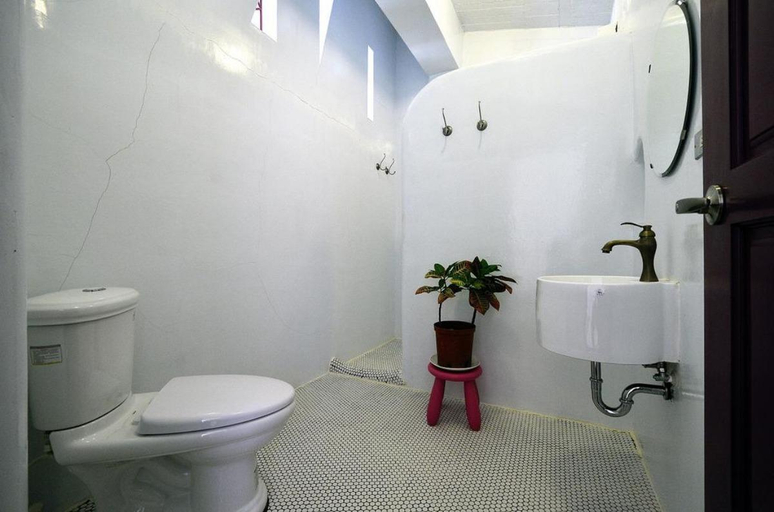 Bathroom 3, Sunny Room, New Taipei City