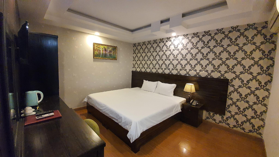 Bedroom 3, Queen Central Hotel, District 1