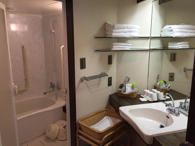 Bathroom 4, New Omi, Ōmihachiman