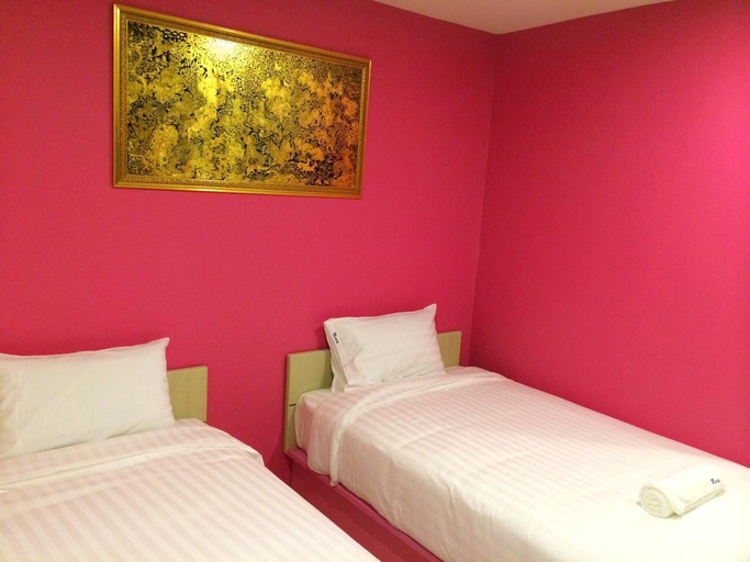 Bedroom 3, The Seven Luck, Pom Pram Sattru
