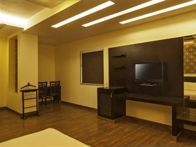 Others 4, Hotel Delhi 37, West