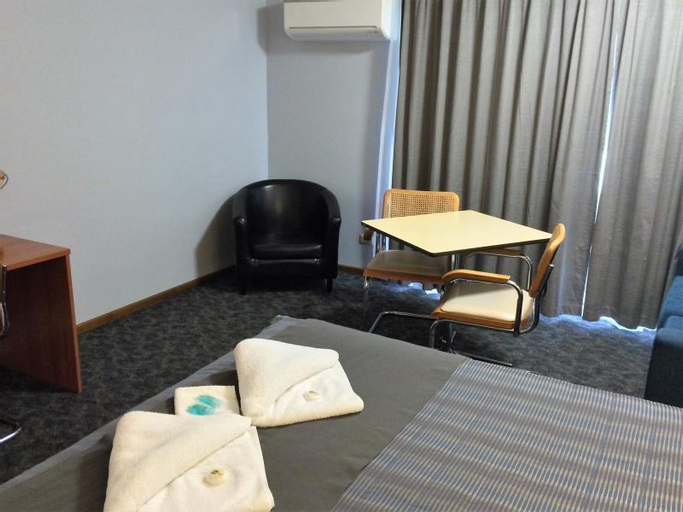 Bedroom 2, Town And Country Motor Inn Forbes, Forbes