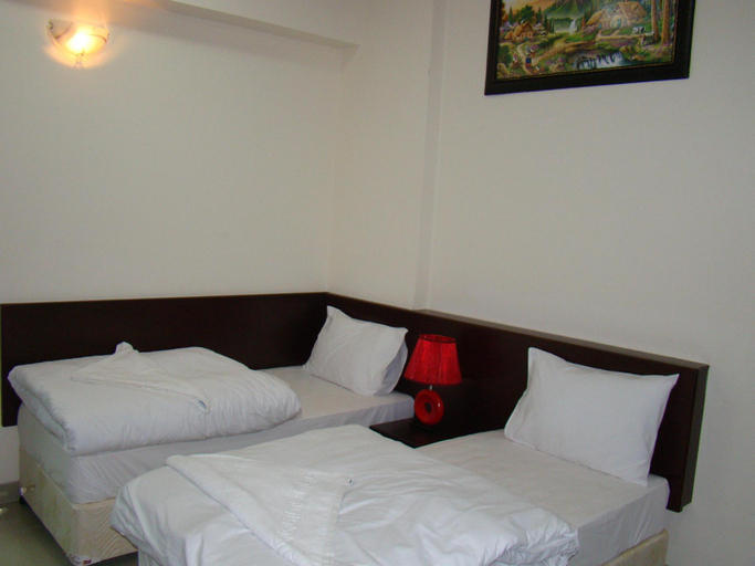 Bedroom 2, Savoy Grand Hotel Apartments, Seeb