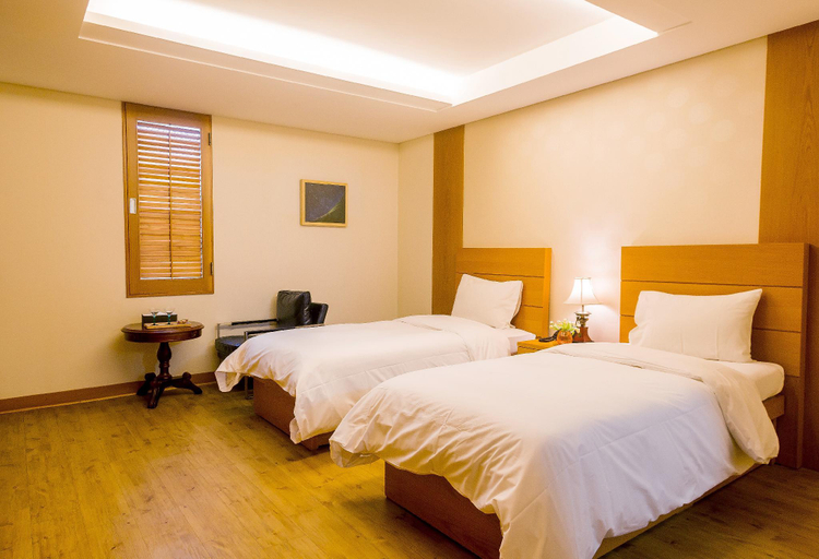 Bedroom 2, Amber City Hotel, Jeju