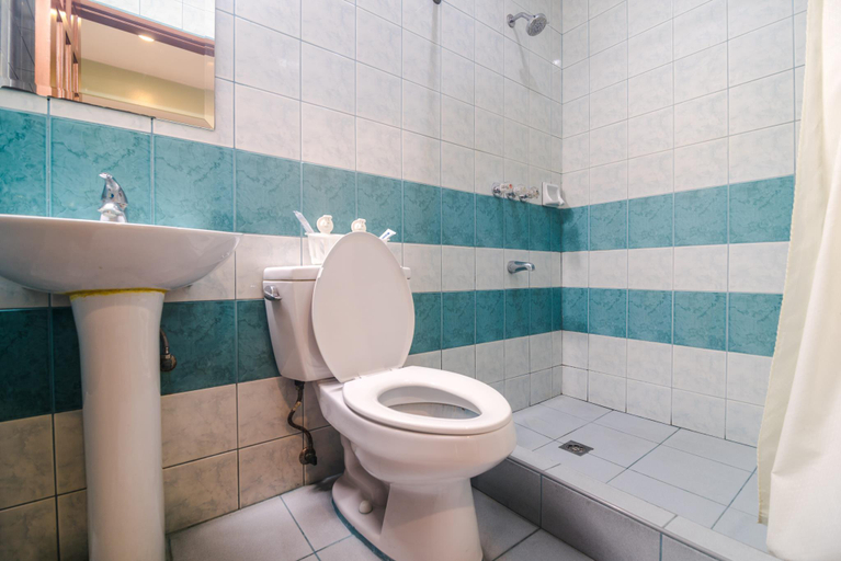Bathroom 3, Oftana Suites Cebu near Oakridge, Mandaue City