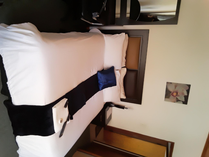 Bedroom 1, Royal Olympia Lodge, City of Johannesburg
