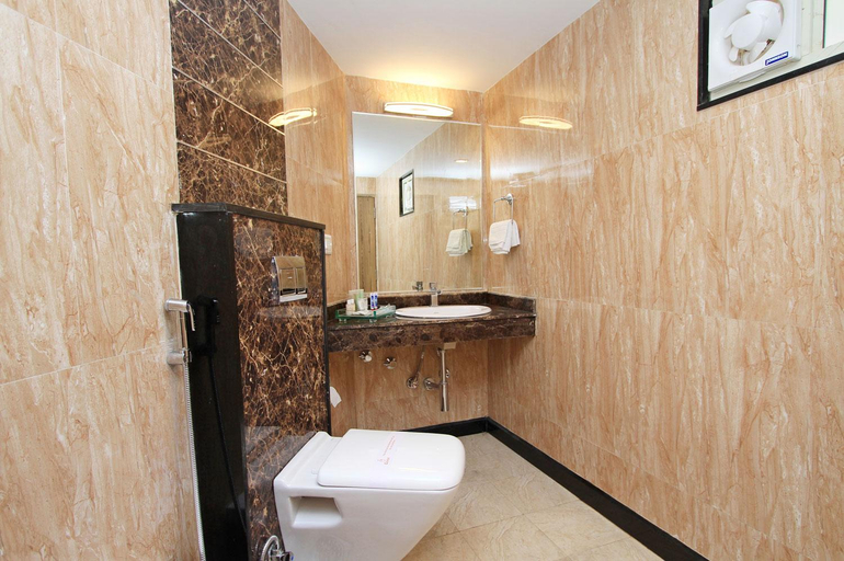 Bathroom 4, Empire International Church Street, Bangalore